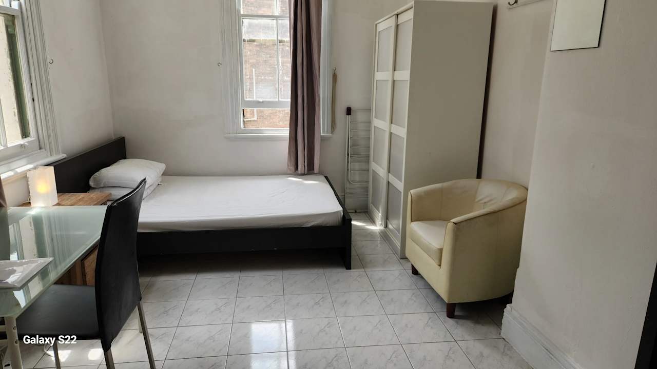 Furnished room in a share house