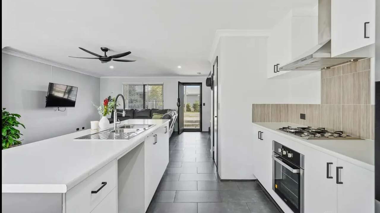 Unfurnished room in a share house