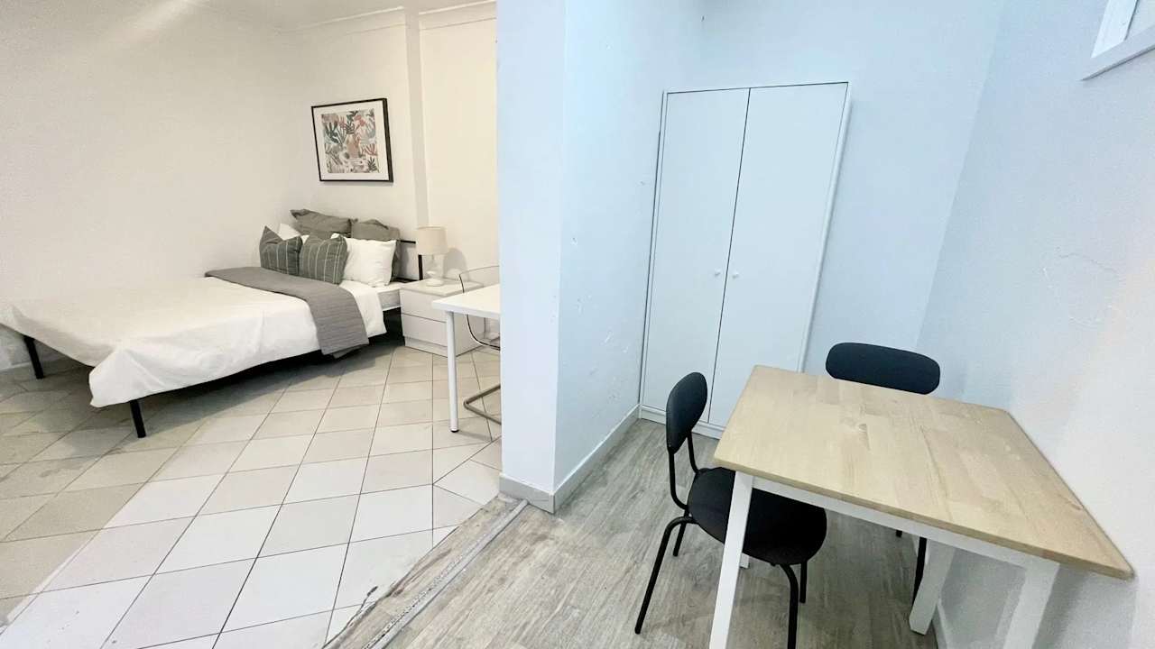 Room studio flat for rent