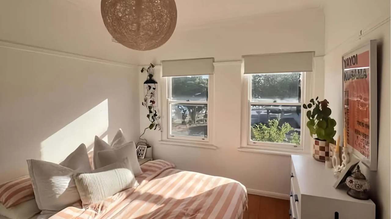 Furnished room in a share house