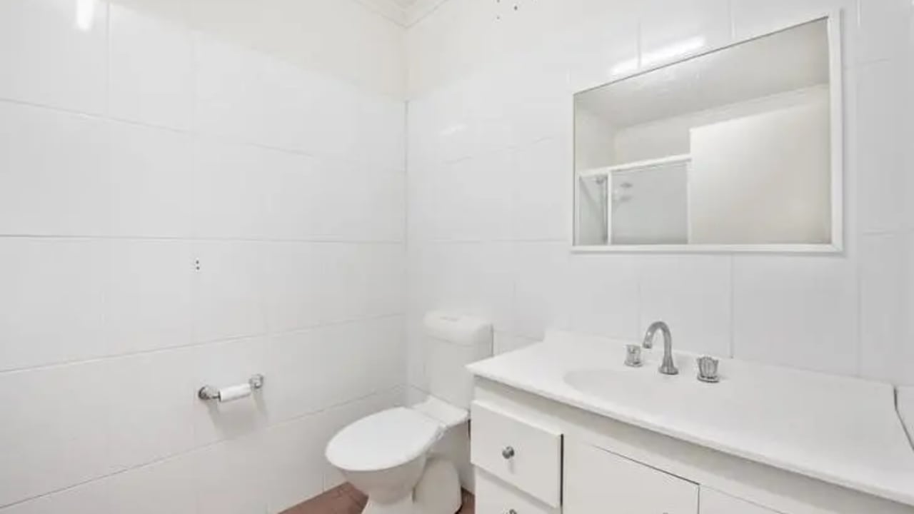 Furnished room with ensuite in a flatshare