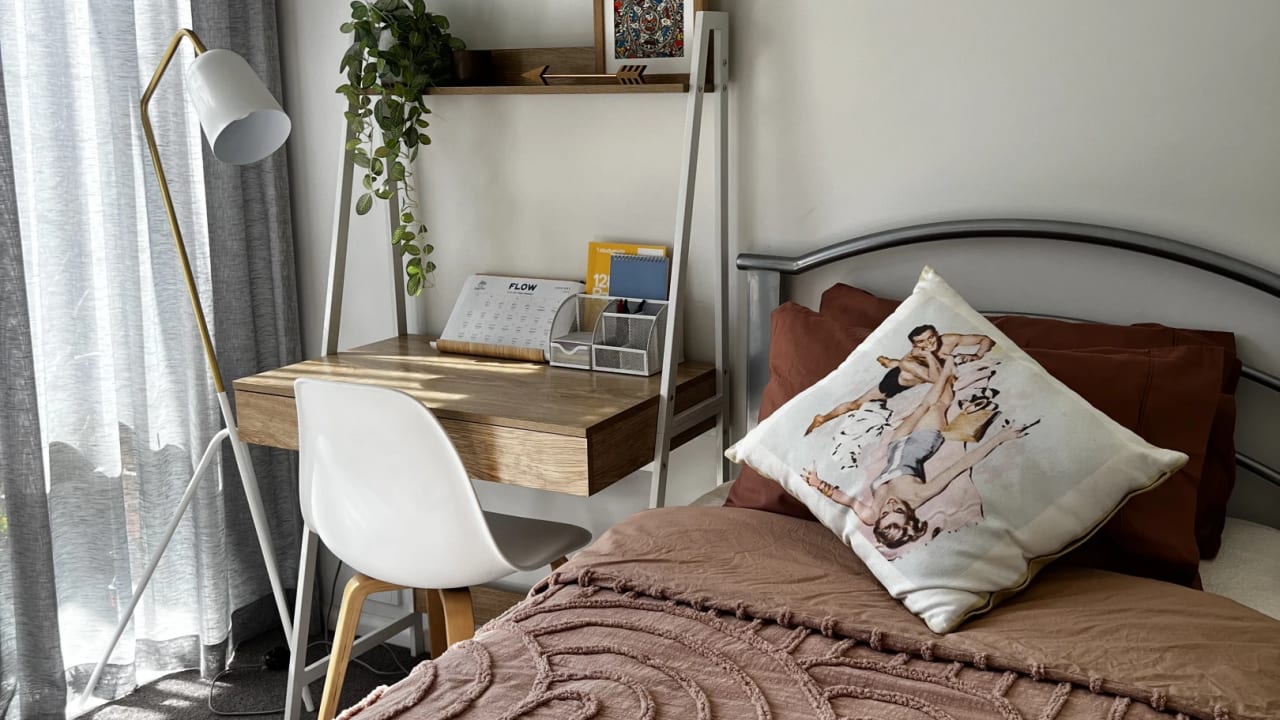 Room in a share house