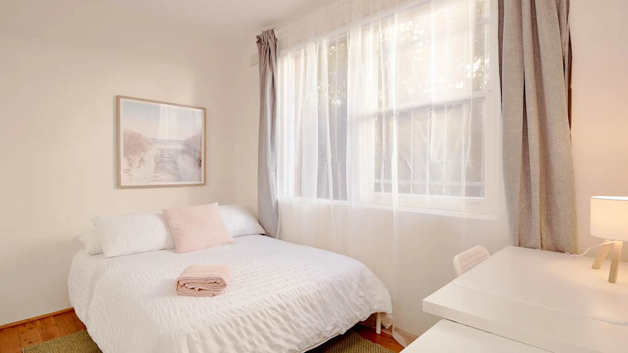 Furnished room in a flatshare