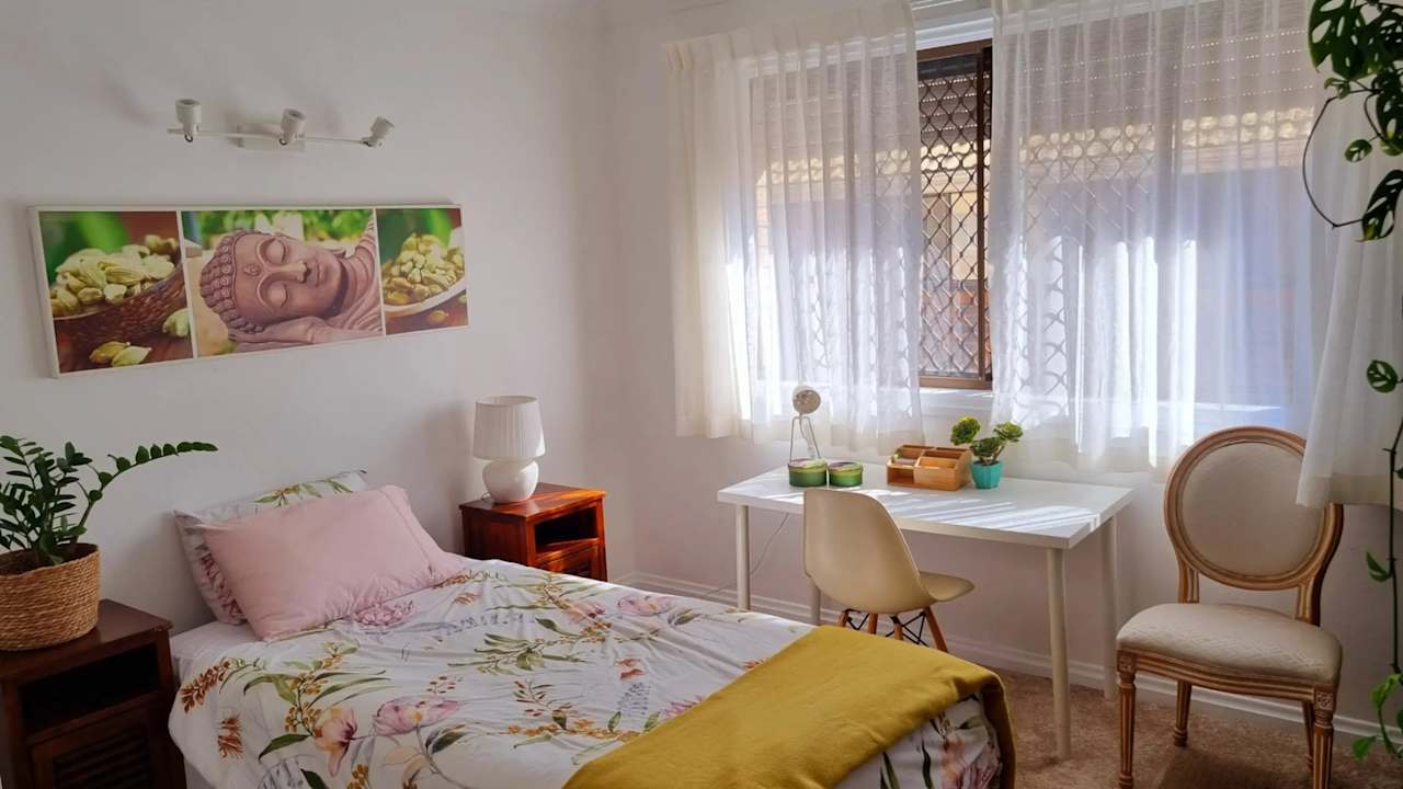 Furnished room in a flatshare