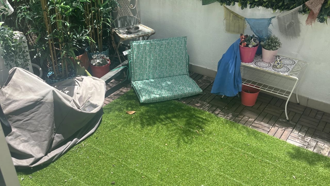 Whole property with 1 room for rent