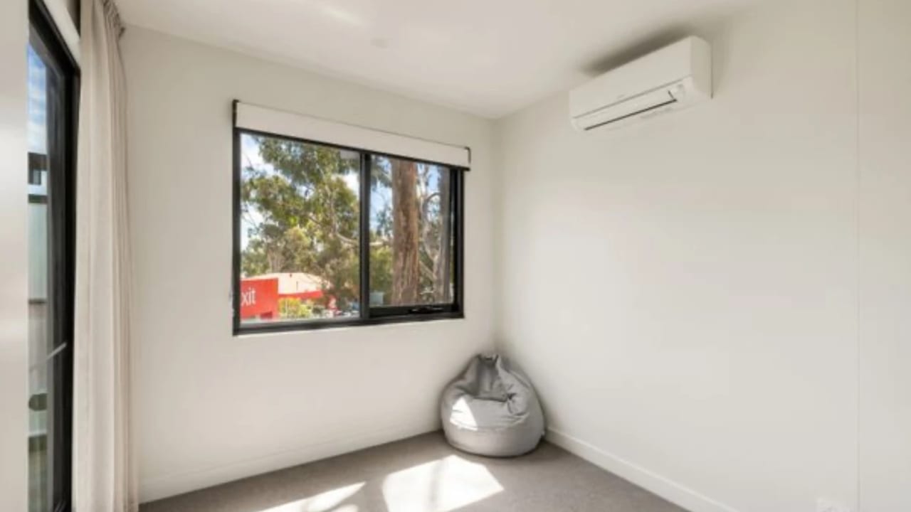 Whole property with 2 rooms for rent