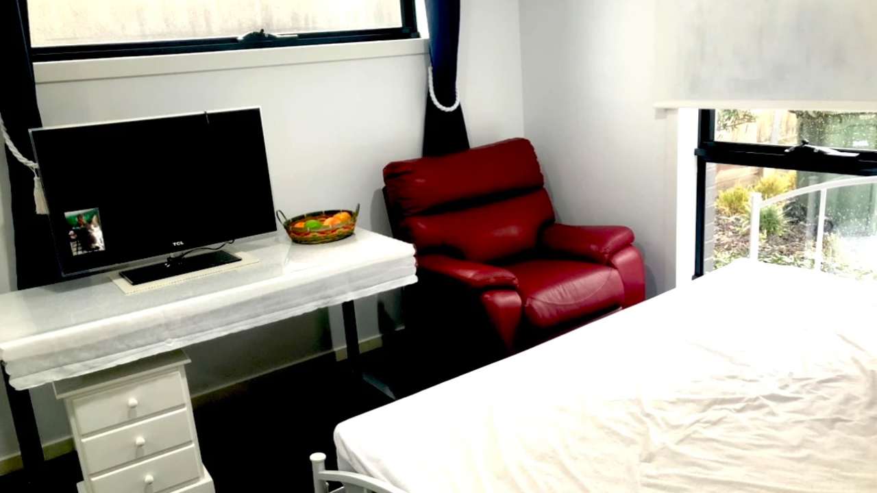 Furnished room with ensuite in a flatshare