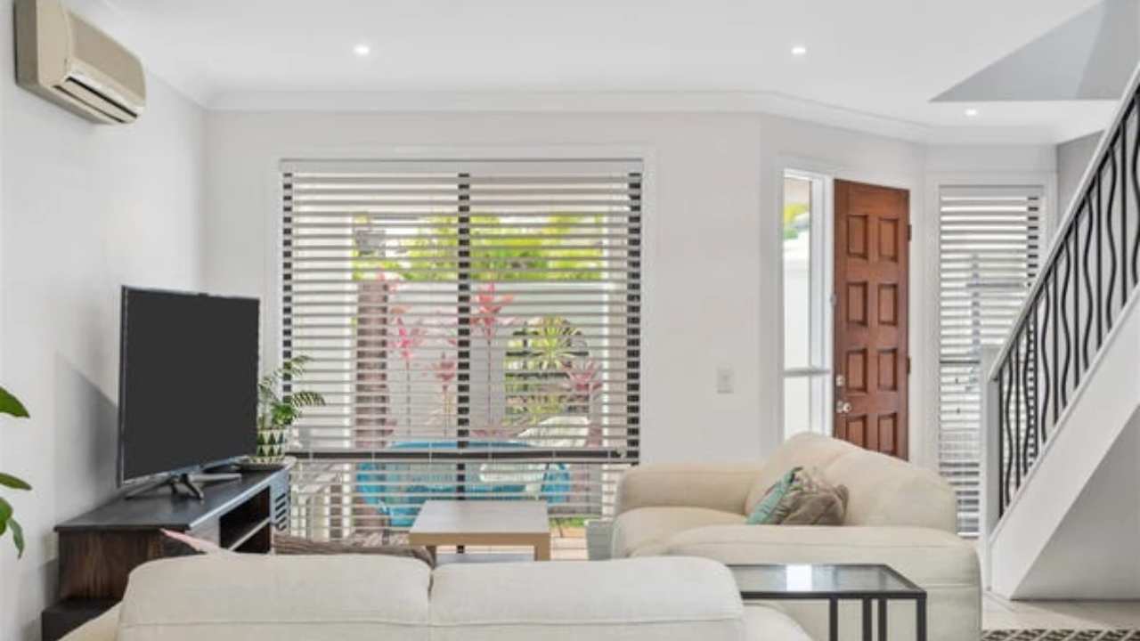 Unfurnished room in a flatshare