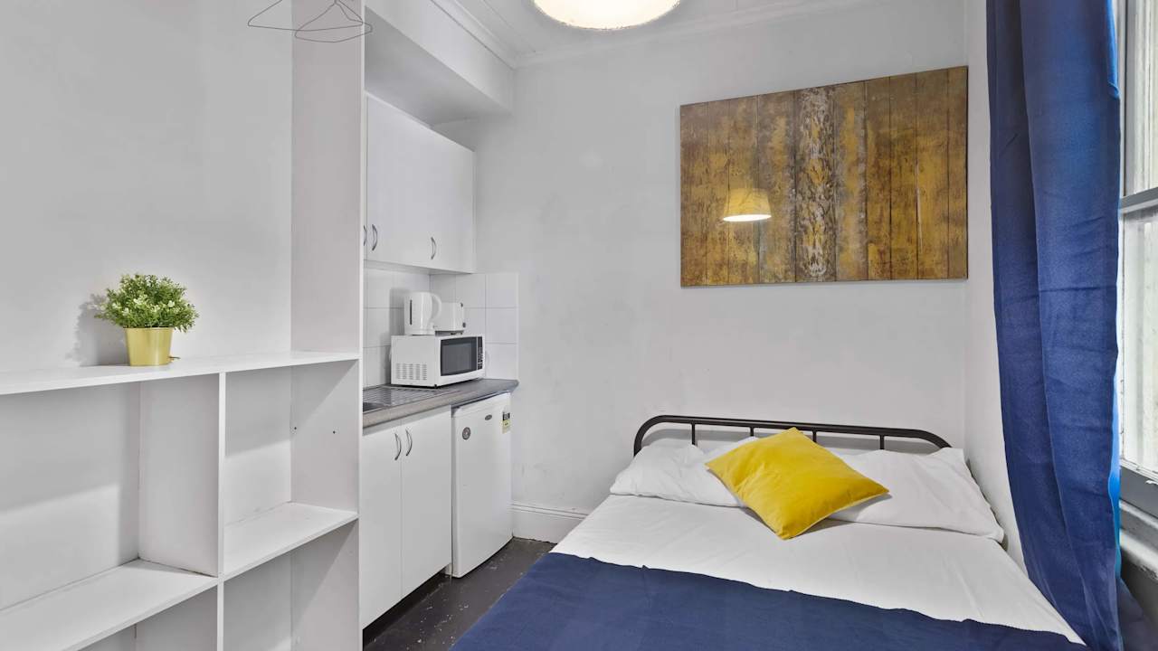Furnished room in a flatshare