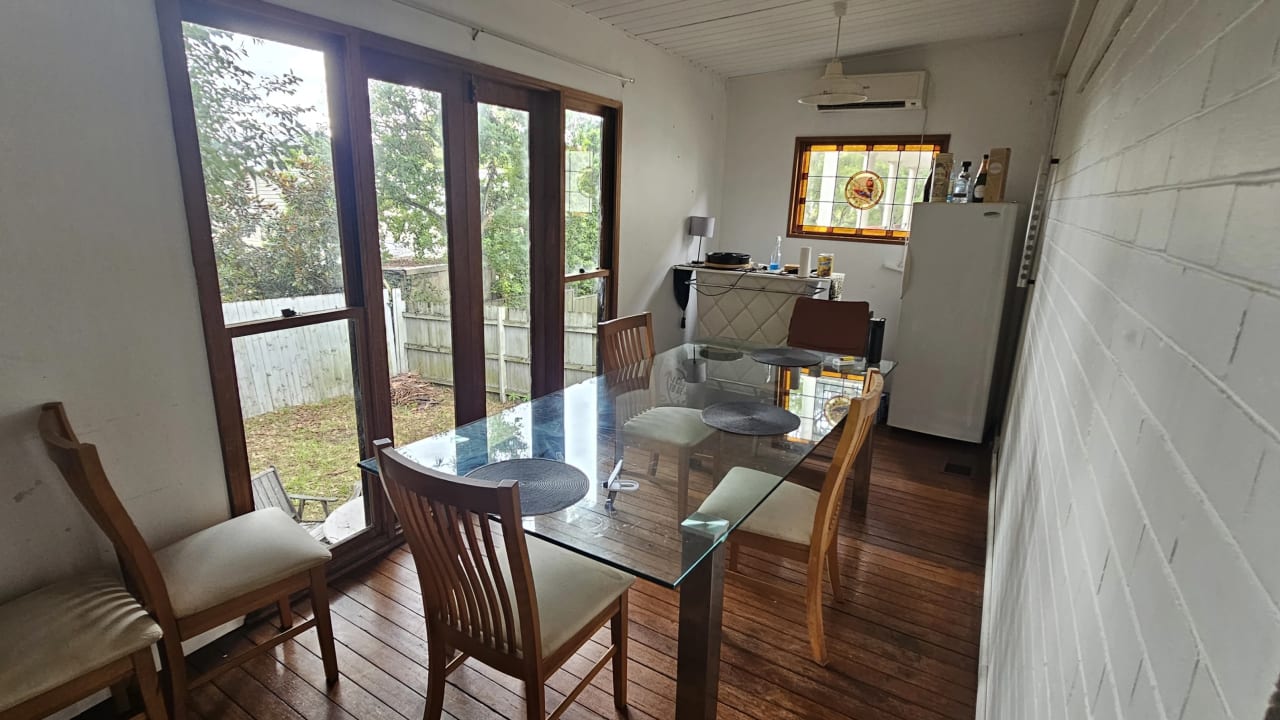 Room in a share house