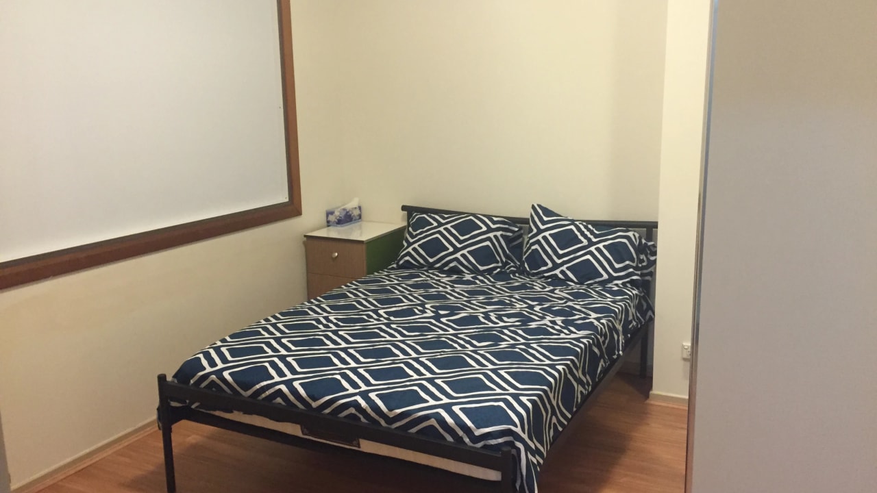 Furnished room in a flatshare