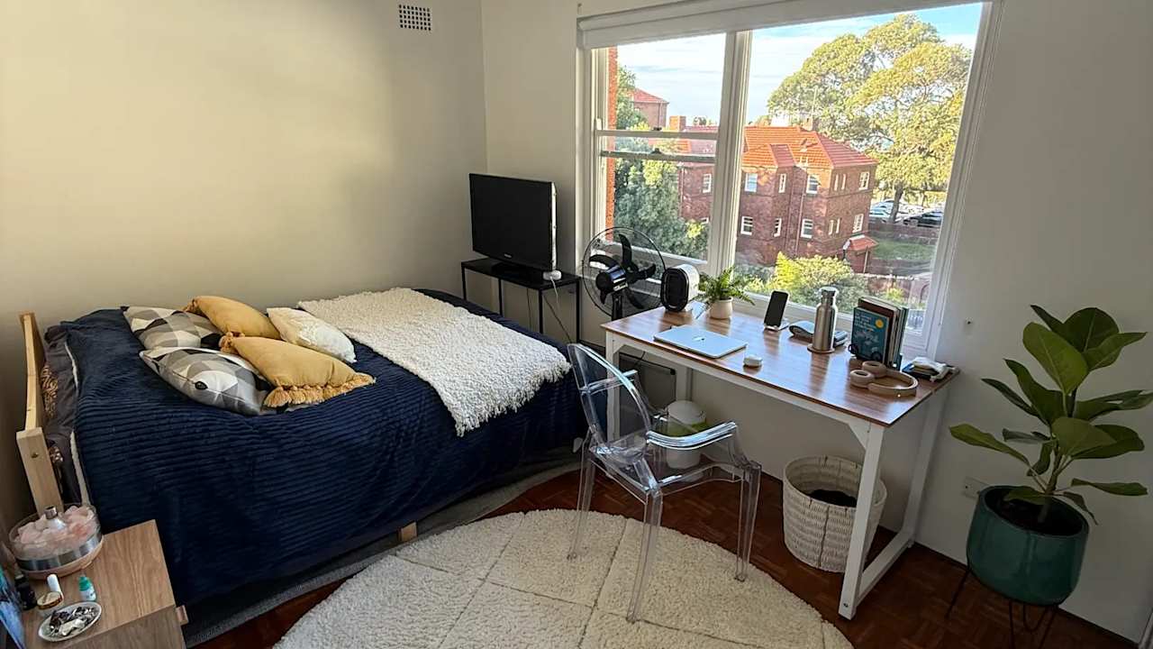 Furnished room in a flatshare