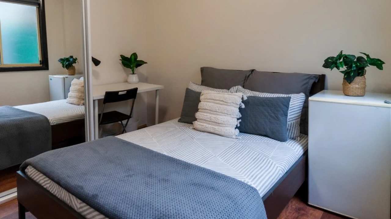 Furnished room in a share house