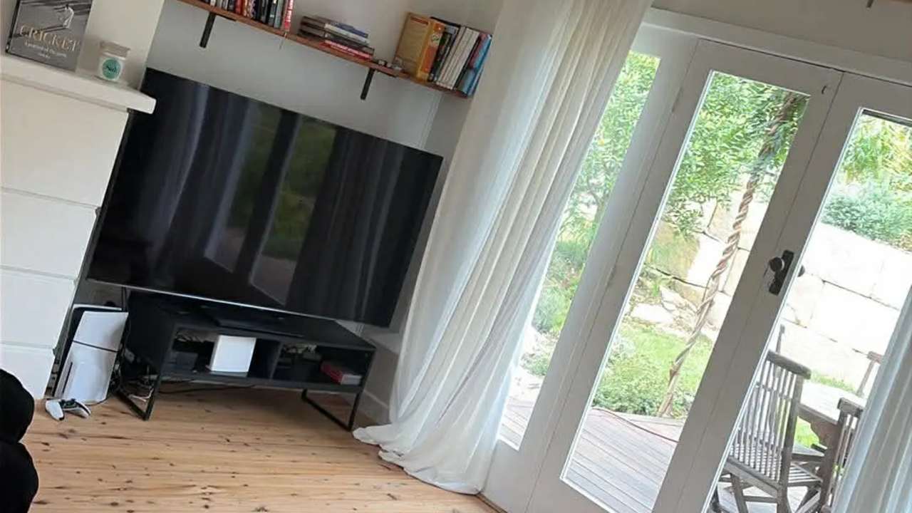 Room in a share house