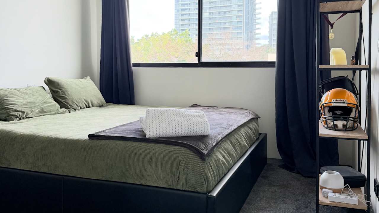 Furnished room with ensuite in a flatshare