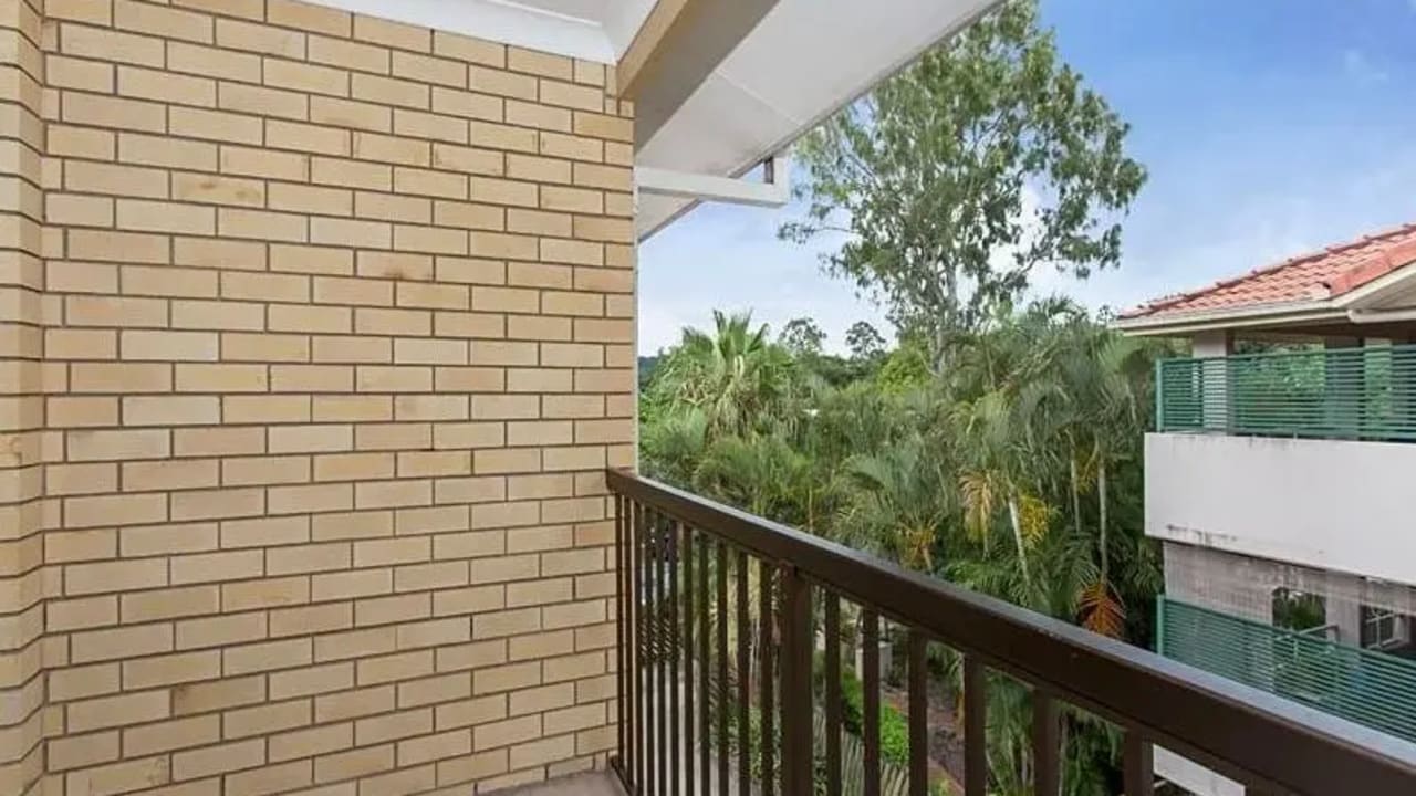 Unfurnished room with own bathroom