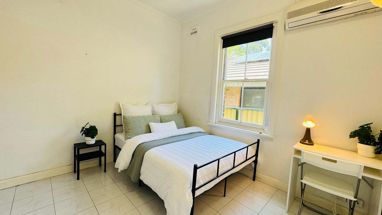 Furnished room in a flatshare