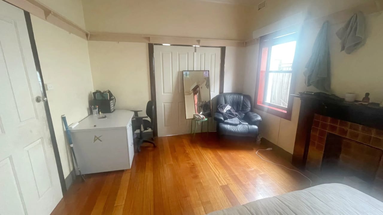 Room in a share house