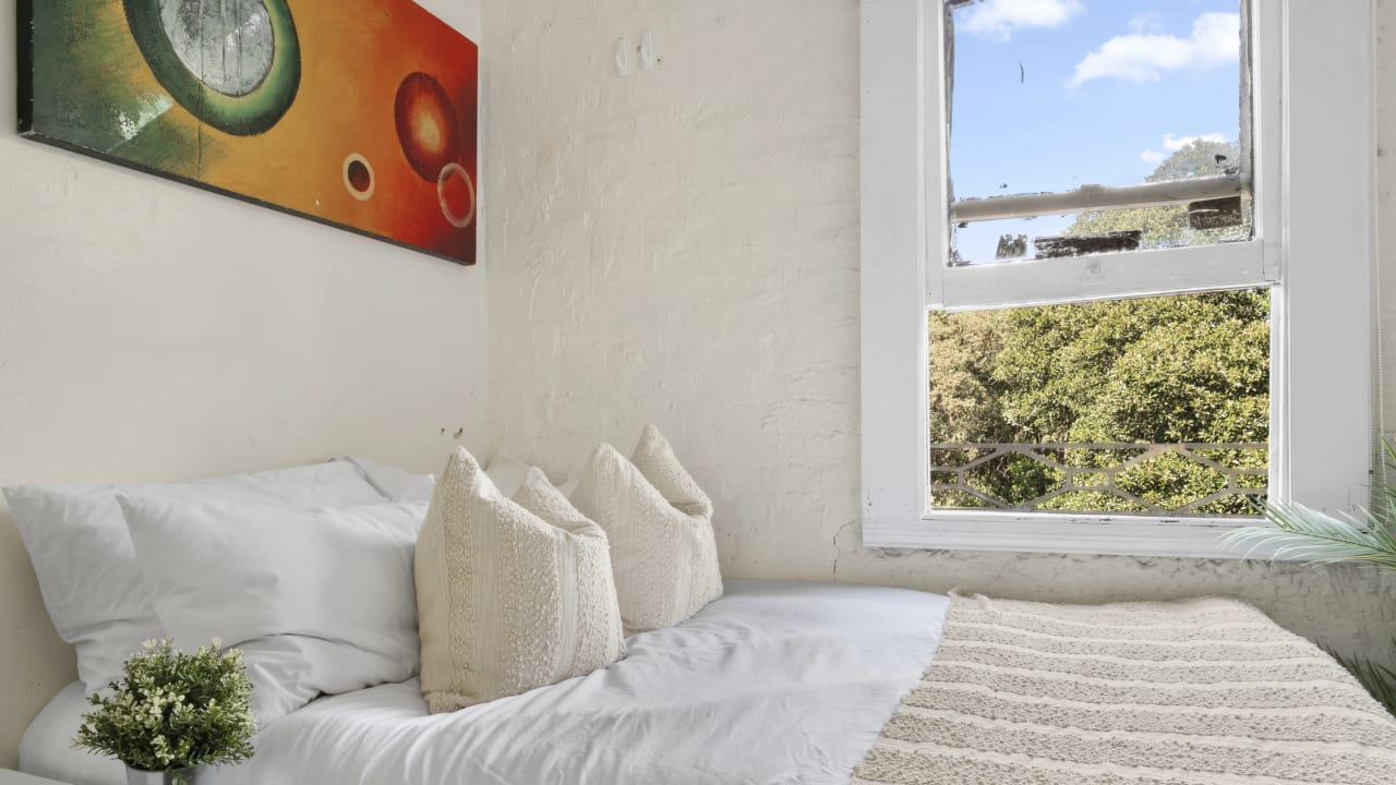 Furnished room in a flatshare