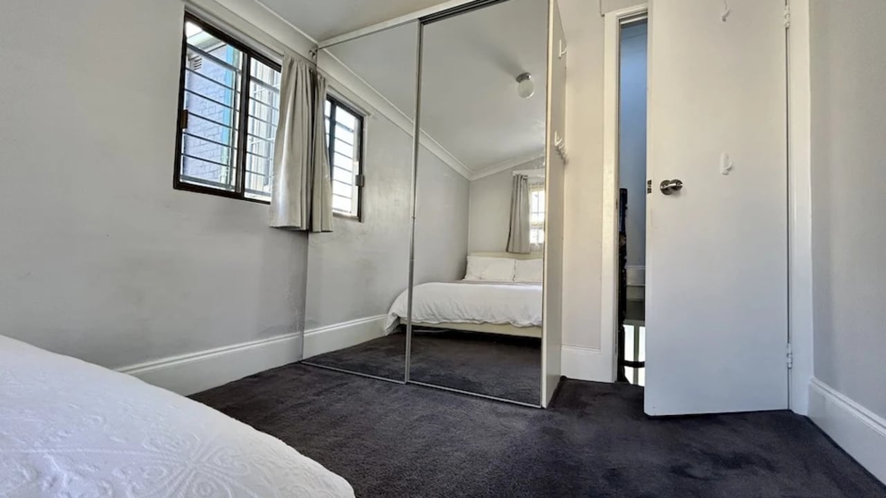 Furnished room in a share house