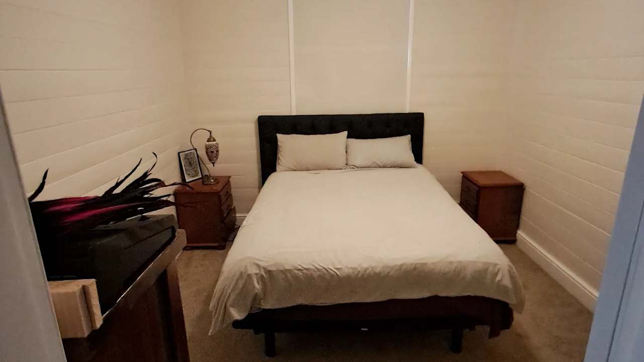 Room in a share house