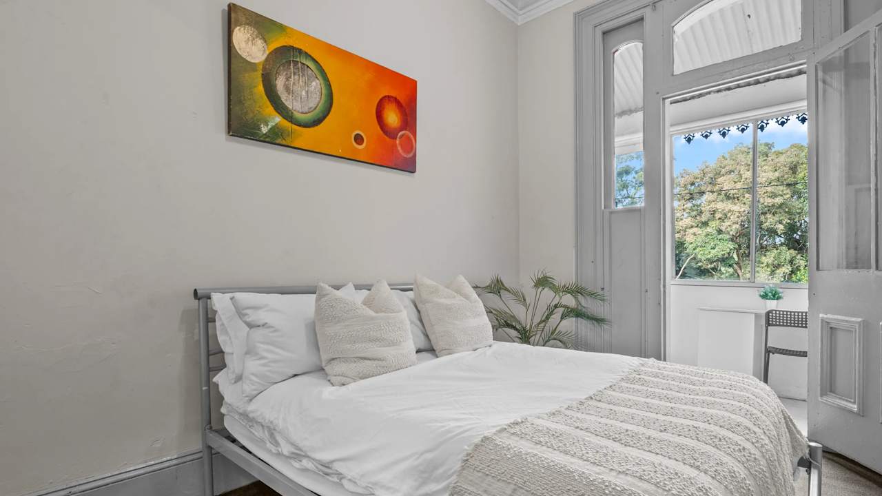 Furnished room in a flatshare