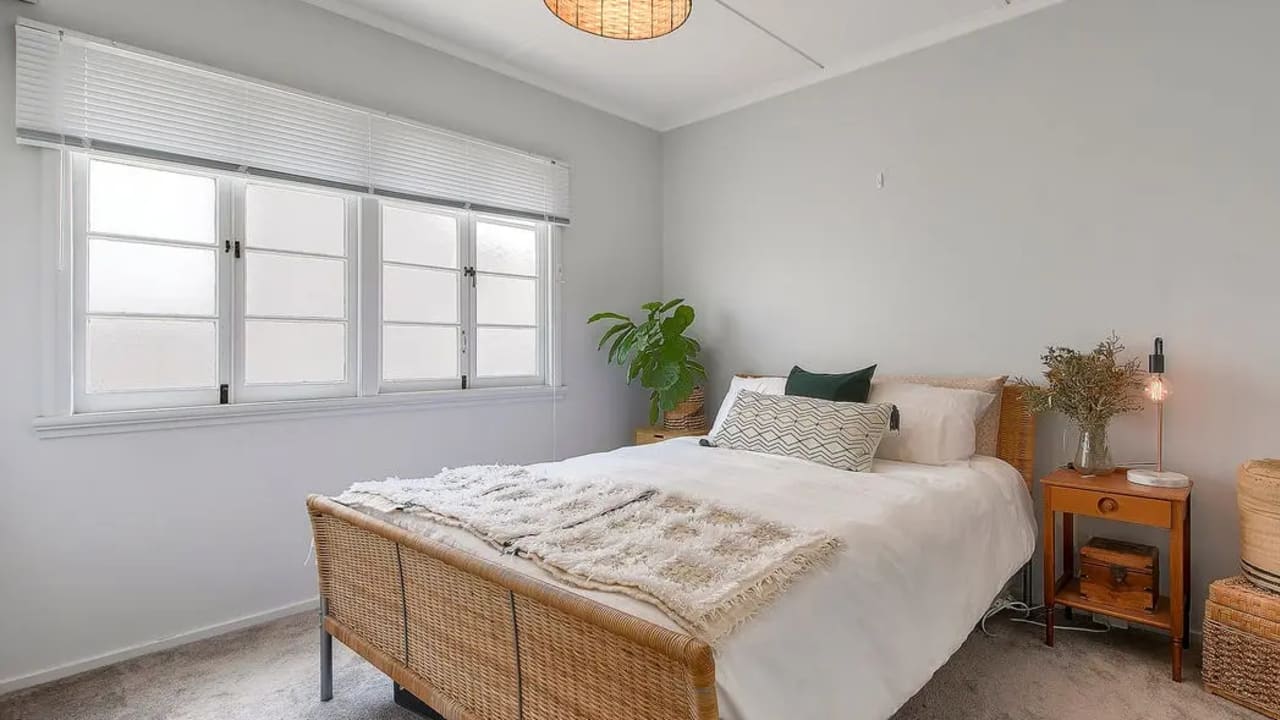 Room in a share house