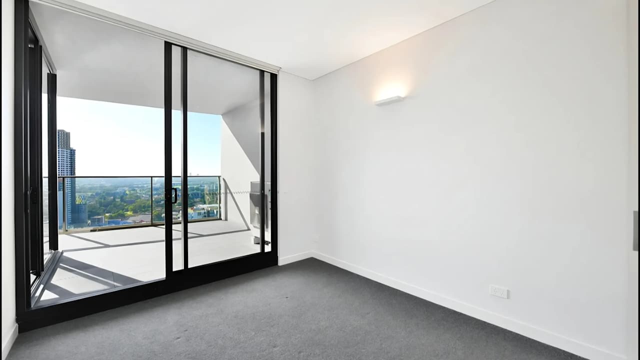 Unfurnished room with own bathroom