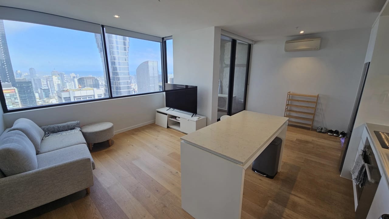 Furnished room in a flatshare