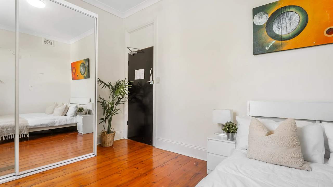 Furnished room in a share house