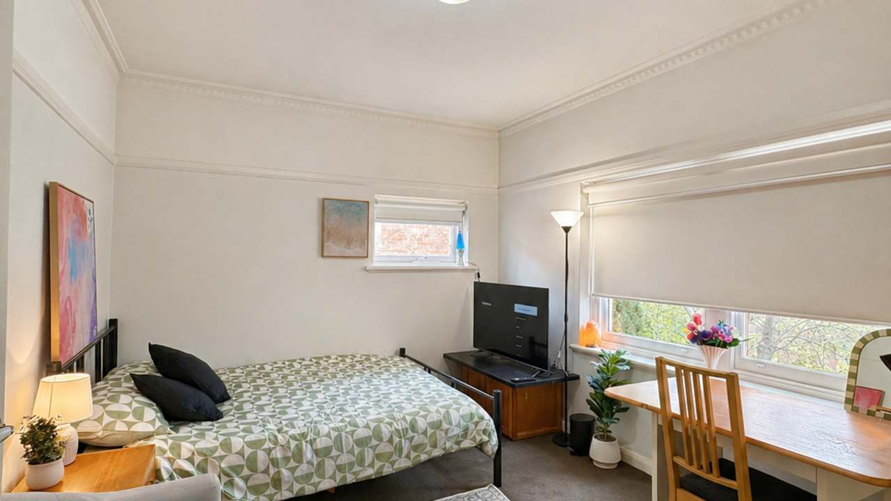 Furnished room in a share house