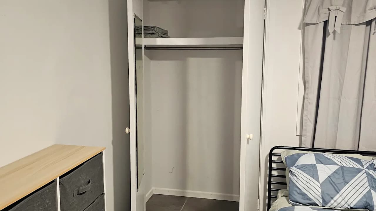 Room in a share house