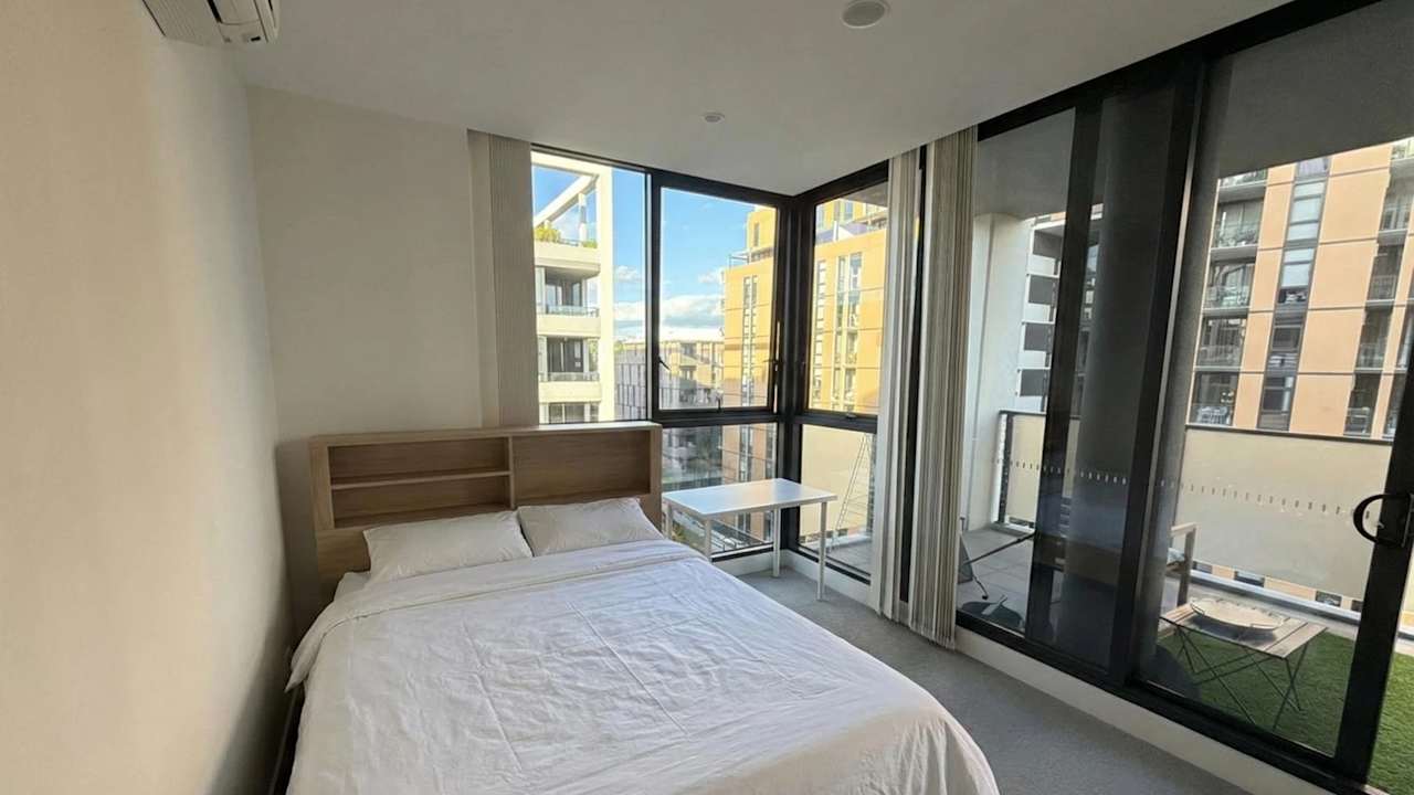 Furnished room with ensuite in a flatshare