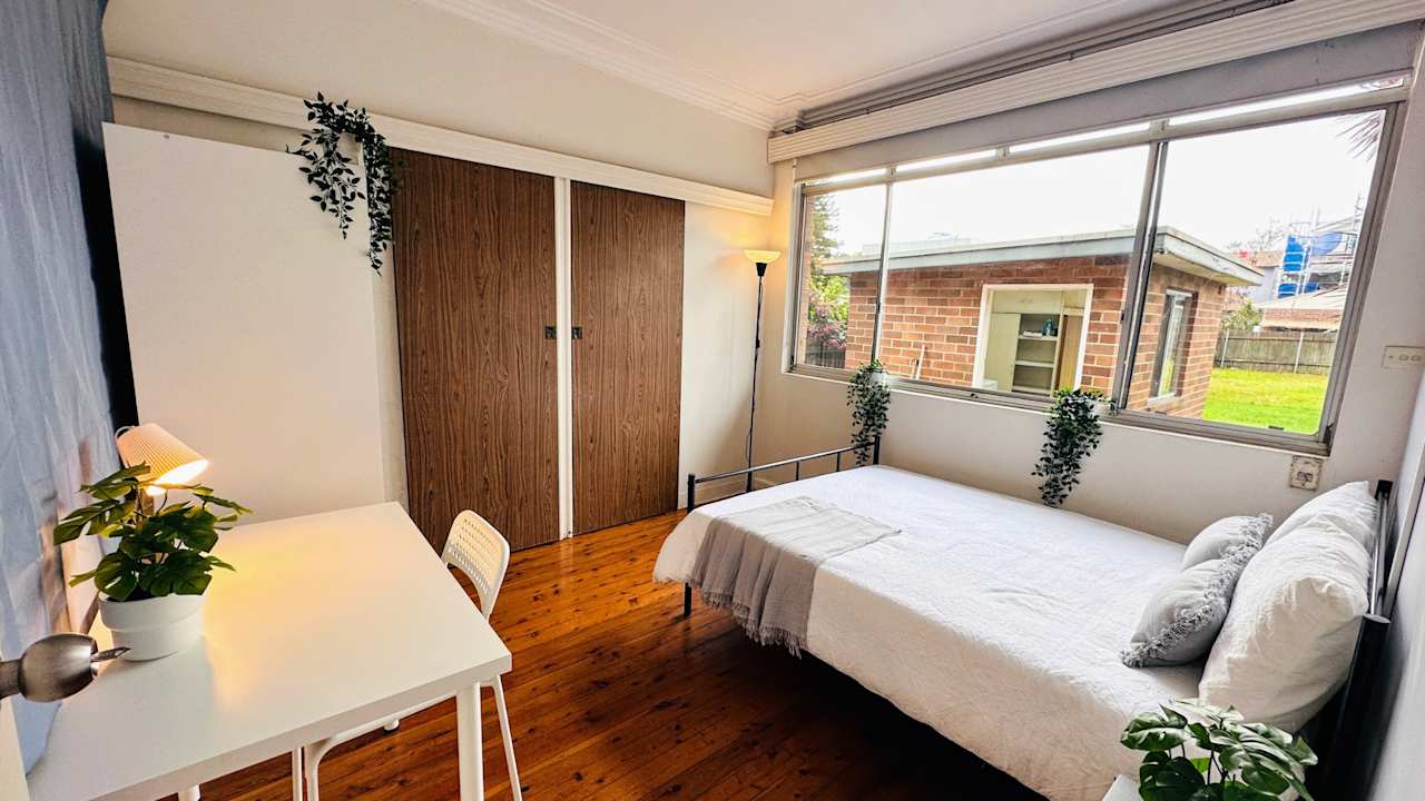 Furnished room with ensuite in a flatshare