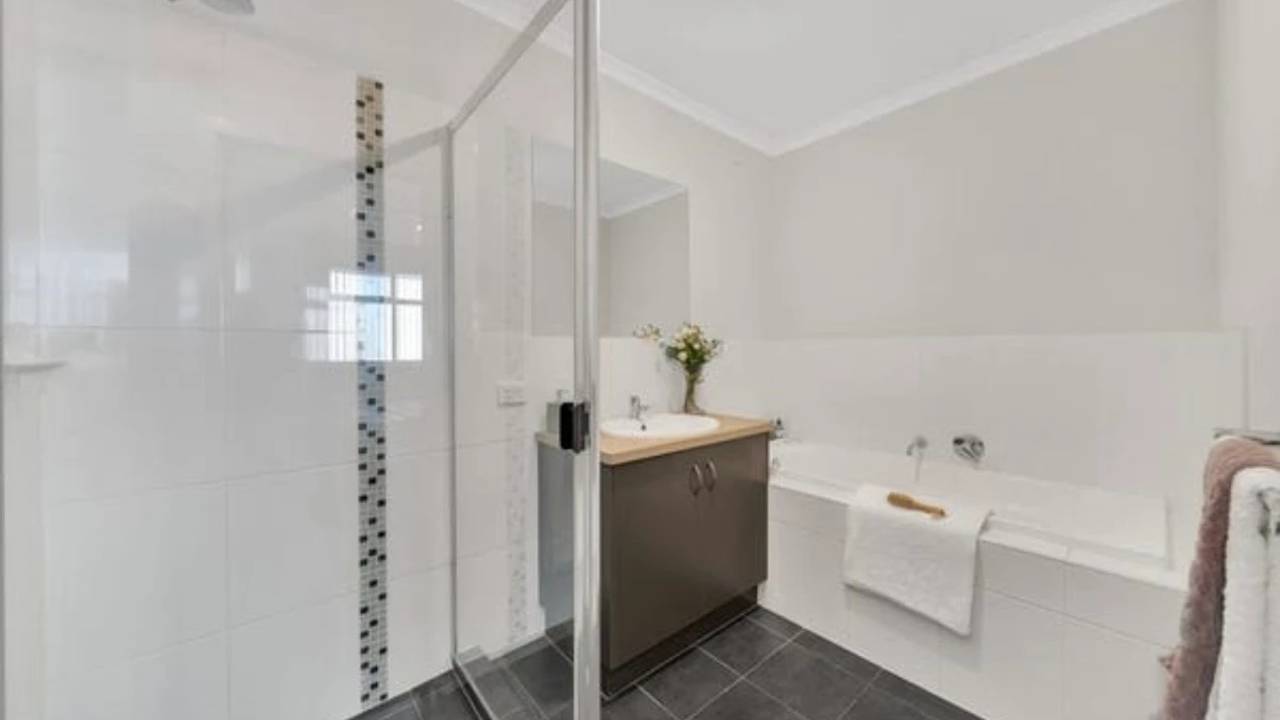 Unfurnished room in a share house