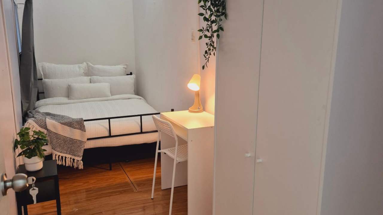 Furnished room in a flatshare