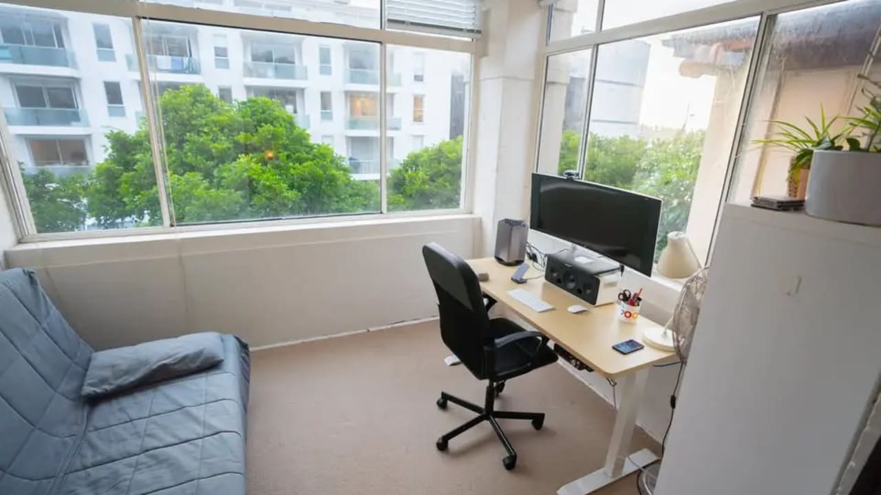 Furnished room in a flatshare