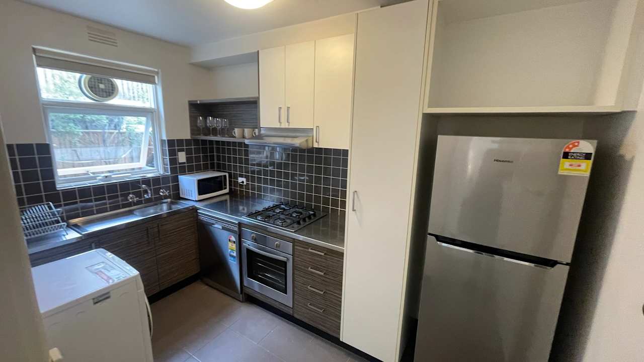 Furnished room in a flatshare