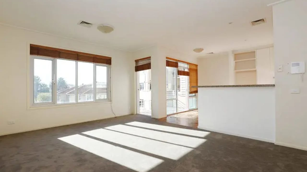 Unfurnished room in a flatshare