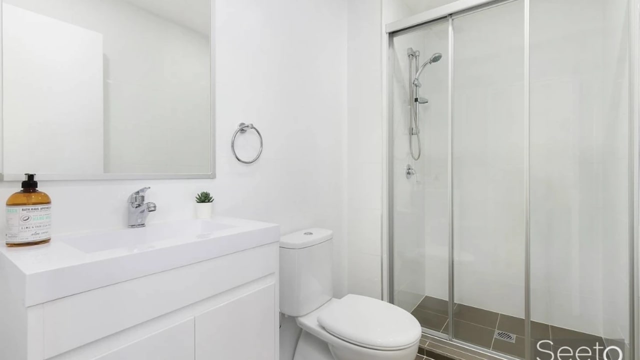 Unfurnished room in a flatshare