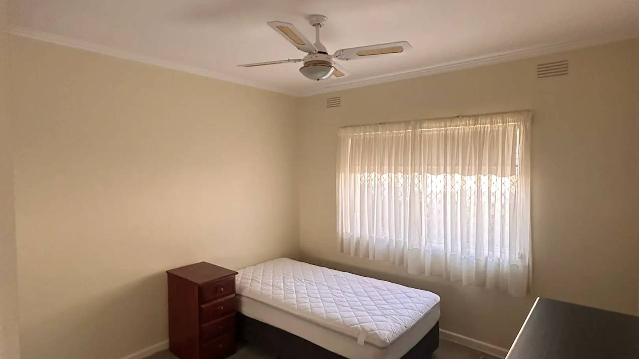 Room in a share house