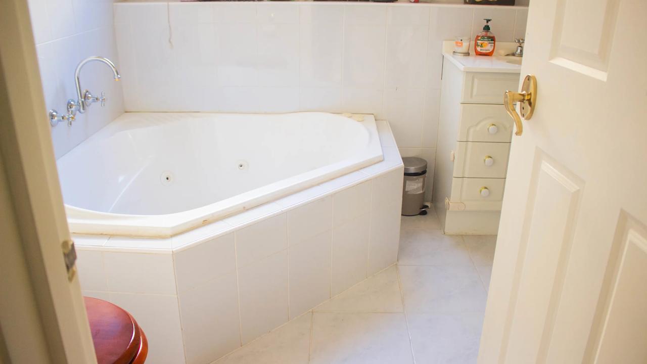 Furnished room with own bathroom