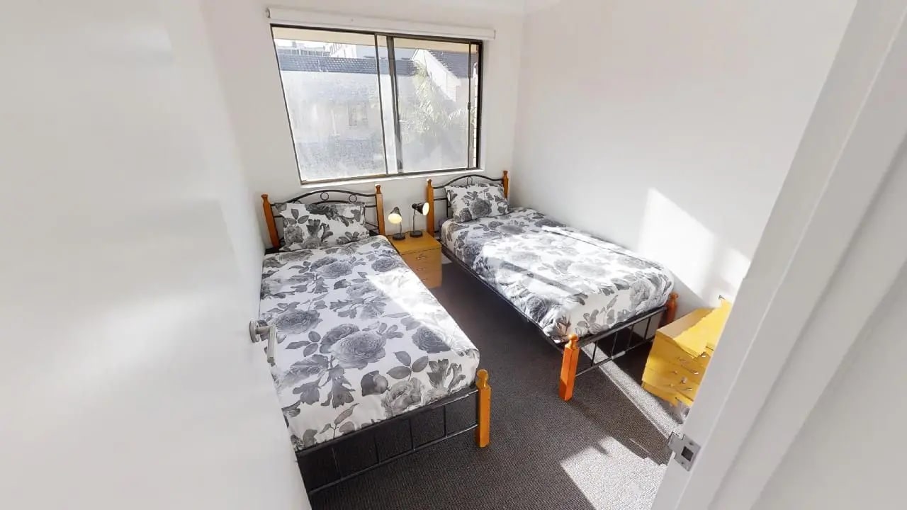 Furnished room in a flatshare