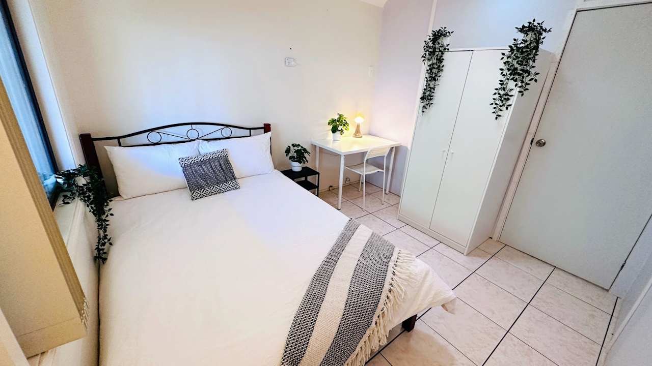 Furnished room in a flatshare