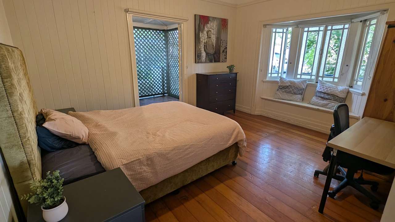 Furnished room in a share house