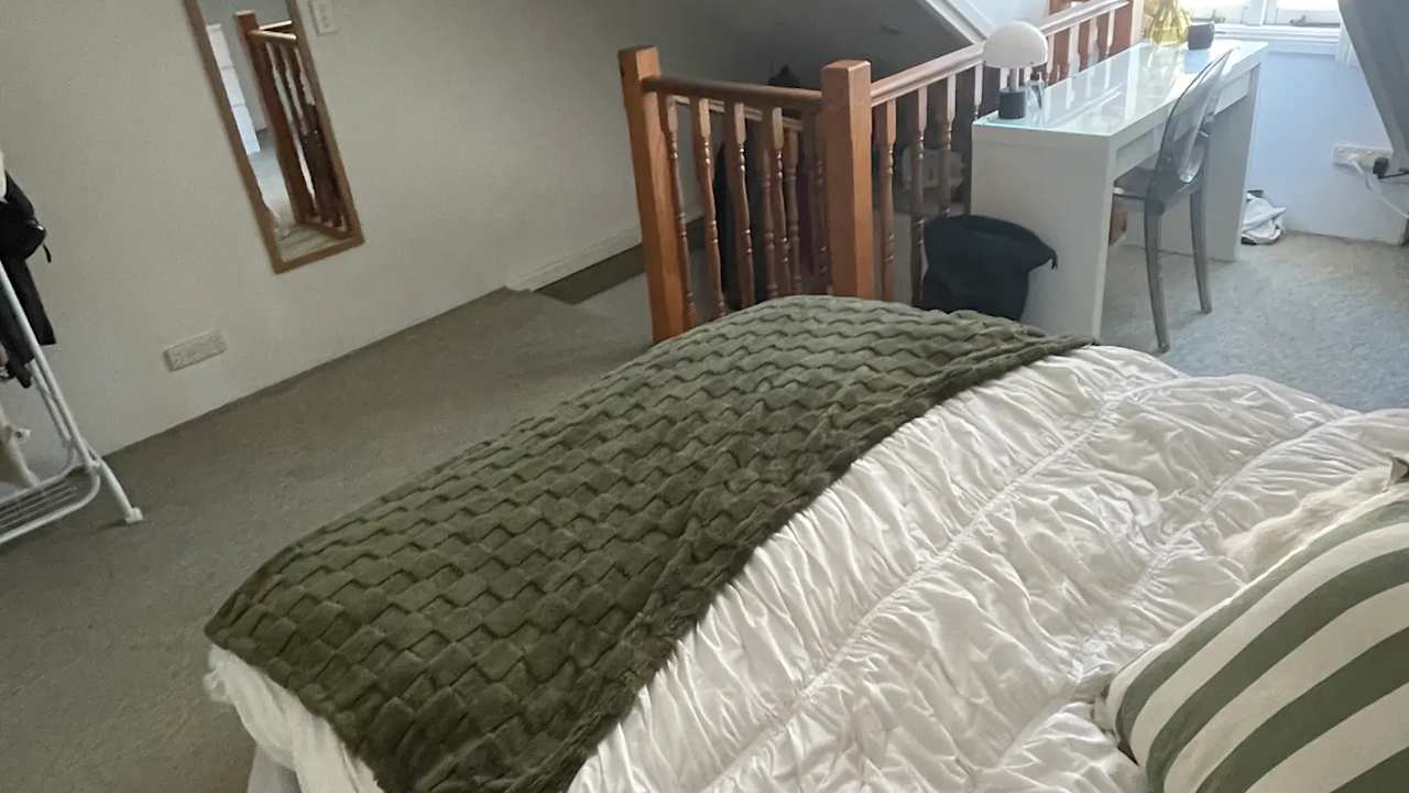 Furnished room in a share house