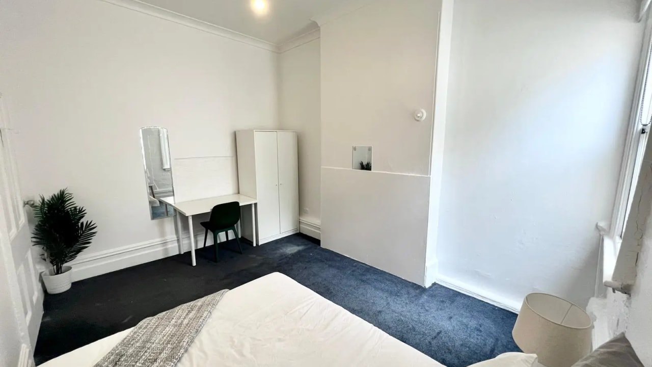 Room in a share house