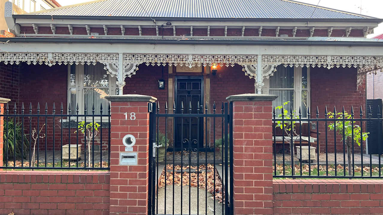 Room in a share house