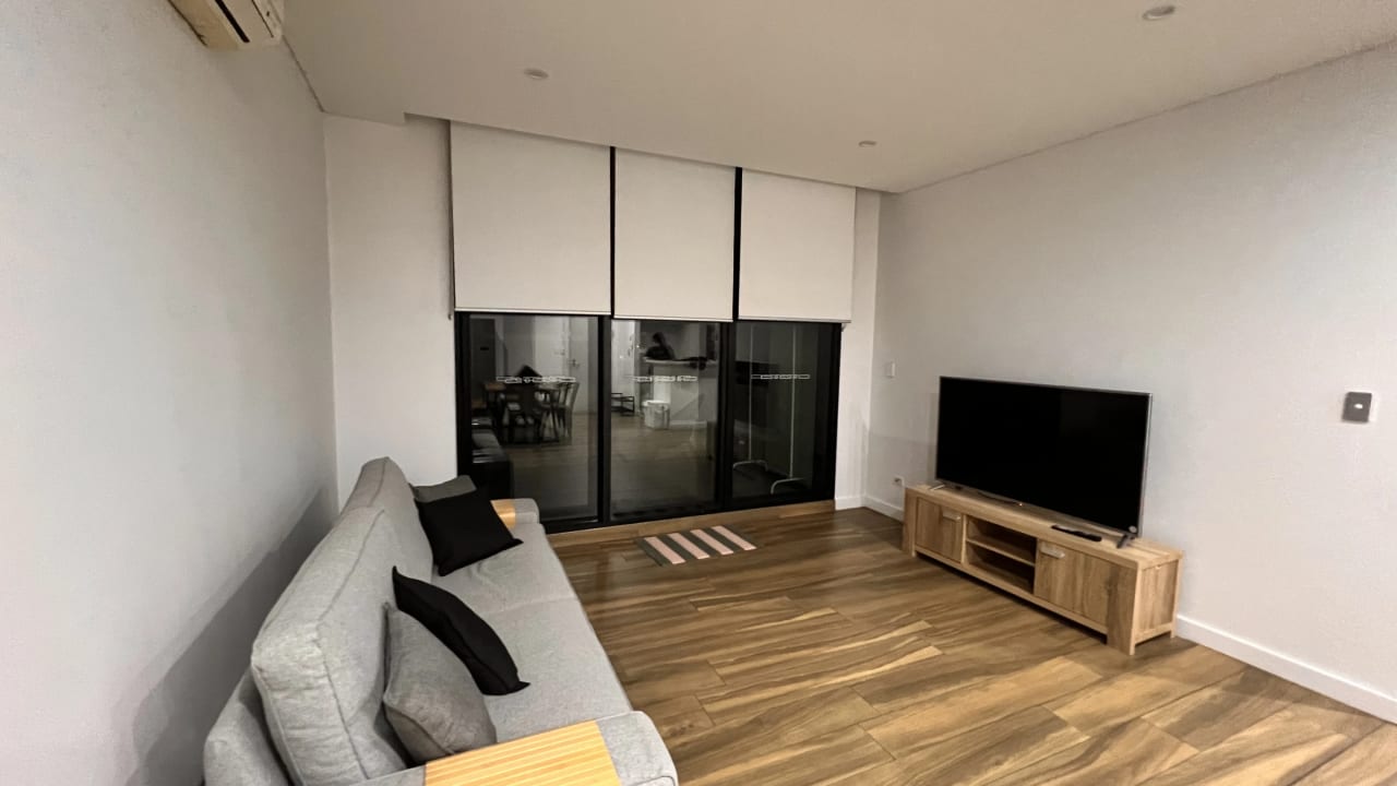 Furnished room with ensuite in a flatshare