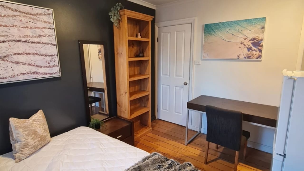 Furnished room in a share house